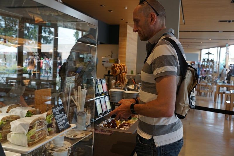 Idée décoration vitrine boulangerie : tendances inspirantes pour 2026