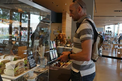 Idée décoration vitrine boulangerie : tendances inspirantes pour 2026