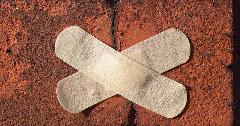 Comment réparer un mur avant de le peindre sans tout rater